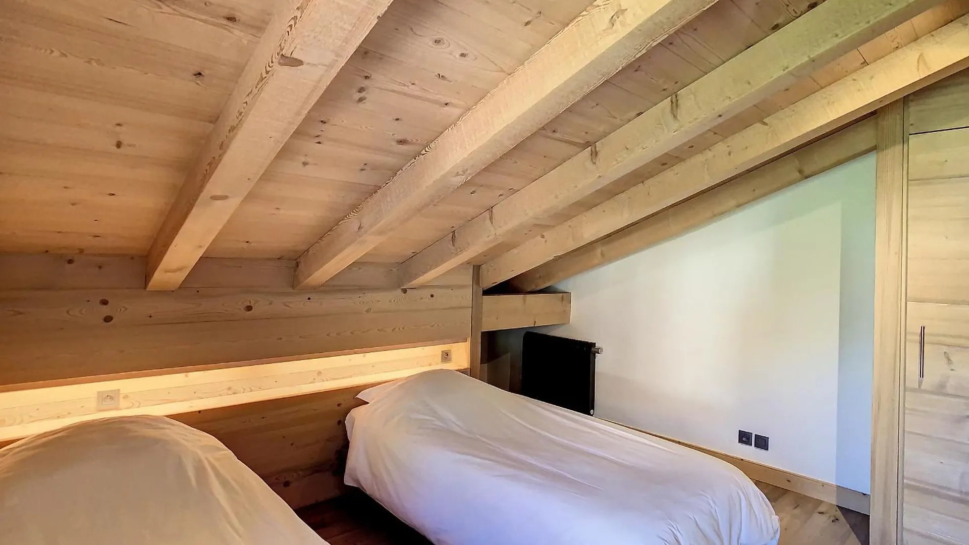 Apartment Duplex Neuf Avec Terrasse Face Au Mont Blanc, 3 Chambres Et Mezzanine, A 3 Km Du Centre De Combloux - Fr-1-560-65 France