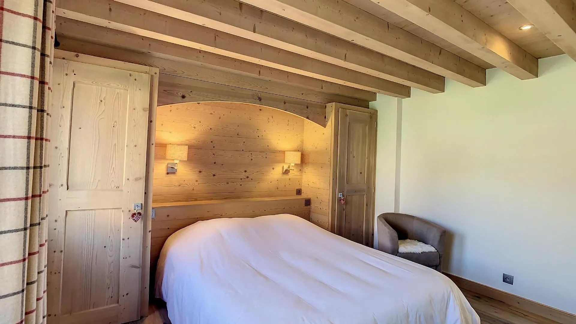 Duplex Neuf Avec Terrasse Face Au Mont Blanc, 3 Chambres Et Mezzanine, A 3 Km Du Centre De Combloux - Fr-1-560-65 France